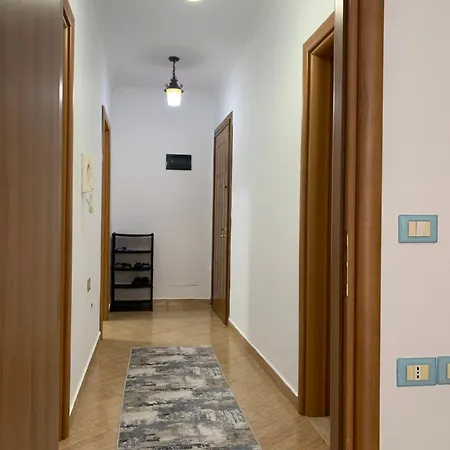 아파트 Comfort Center 티라나
